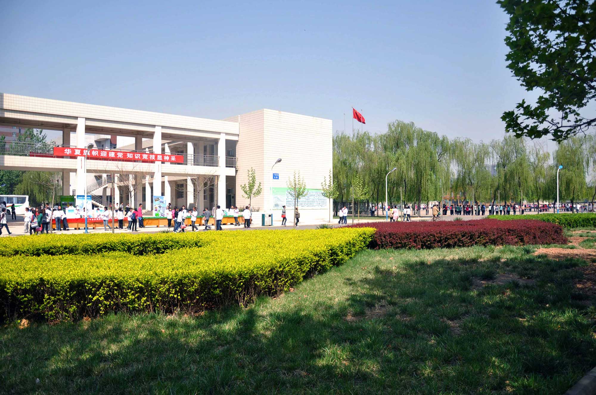 山西：最大规模建筑群忻州师范学院新校区搬迁一期工程顺利封顶_建设